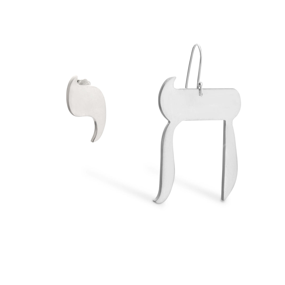 Hebrew Chai earrings in sterling silver, front view, with the letters Chet and
Yud on separate earrings, by Breindell