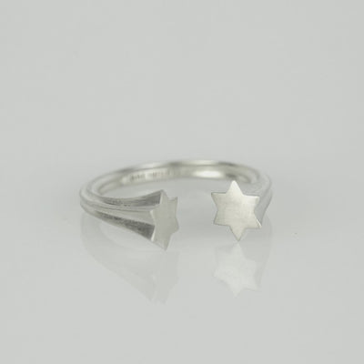 360-degree view of the Breindell Star of David ring showing the shooting-star
design from every side